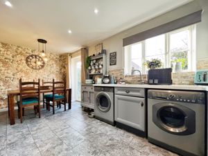 Kitchen Diner- click for photo gallery